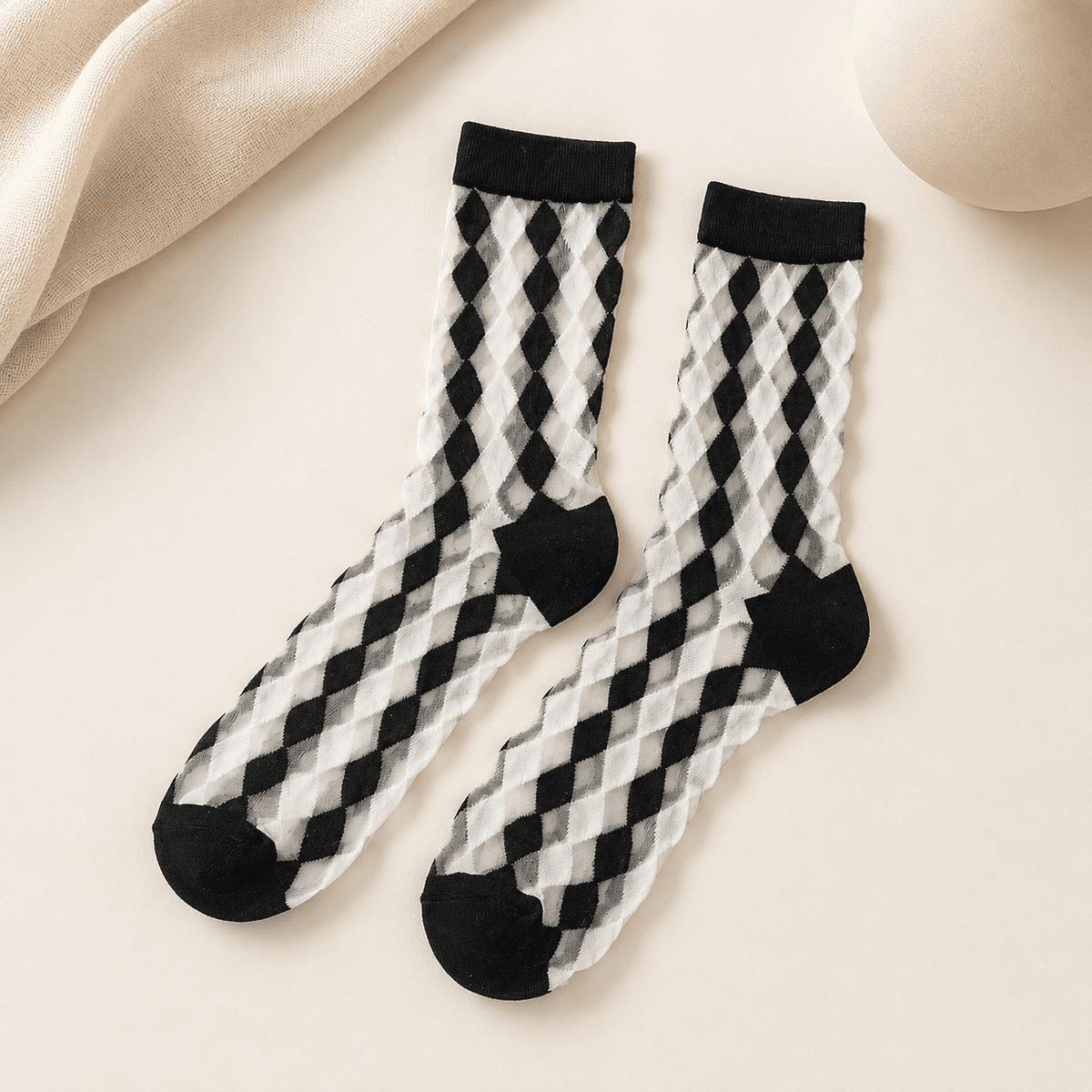 Chaussettes transparentes femme à motifs, Noir et blanc – La Délicate Lou Renard