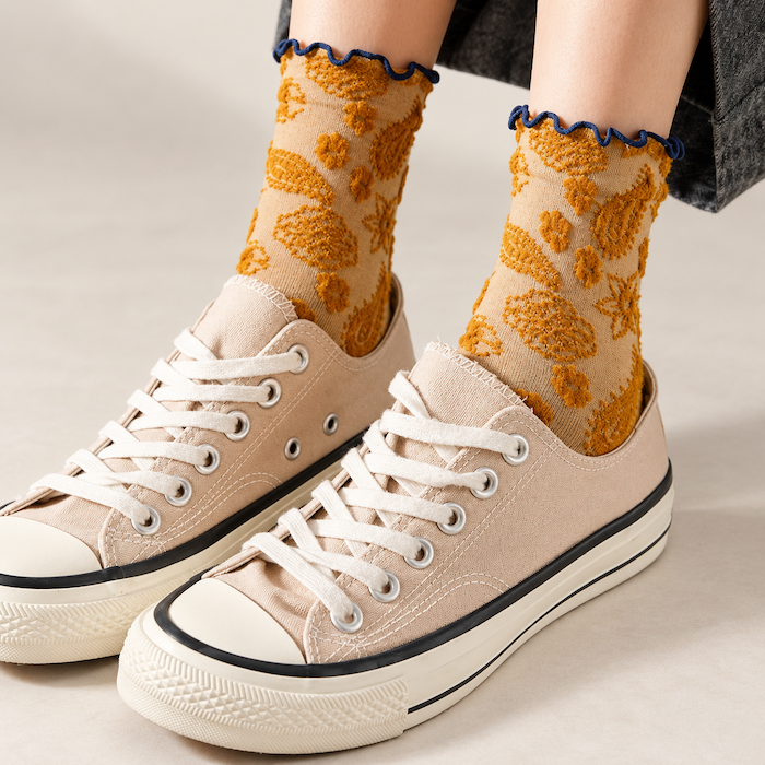 Chaussettes fantaisie femme bandana à froufrous – La Subtile Lou Renard