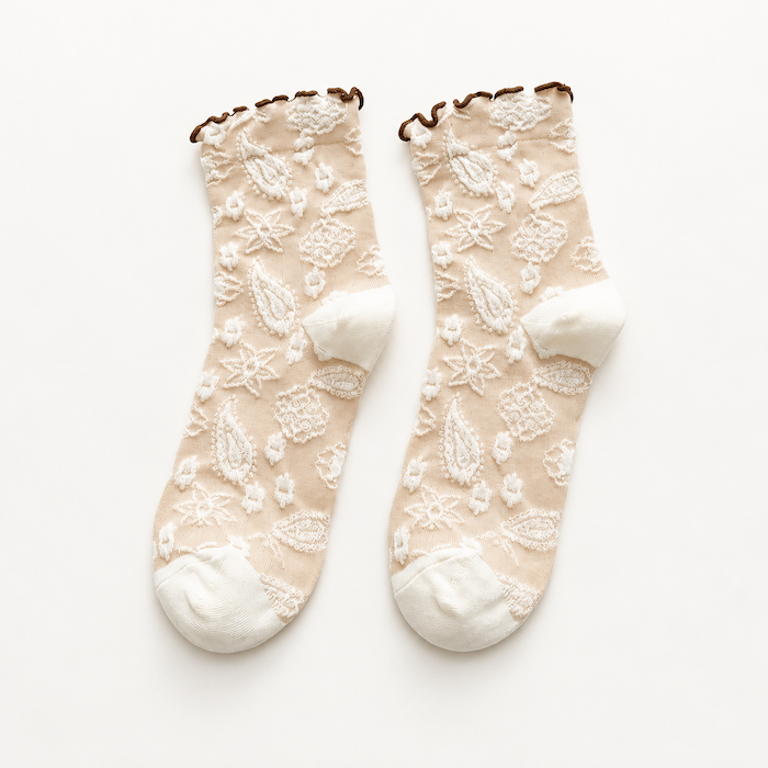 Chaussettes fantaisie femme bandana à froufrous, Beige – La Subtile Lou Renard