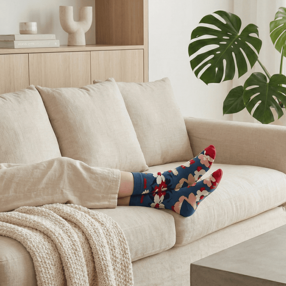 Chaussettes fantaisie femme à fleurs – La Radieuse Lou Renard